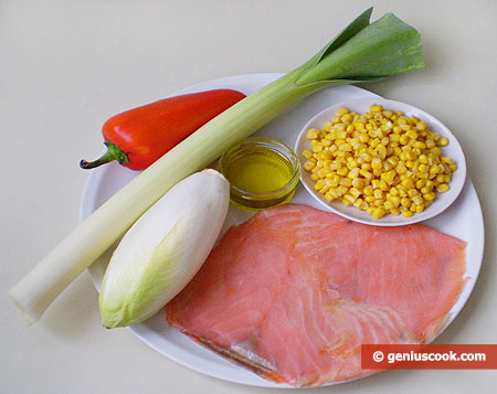 Ингредиенты для салата с сёмгой, пореем и кукурузой