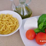 Ингредиенты для фузилли с помидорами и рикоттой