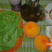 Ингредиенты для салата с персиками